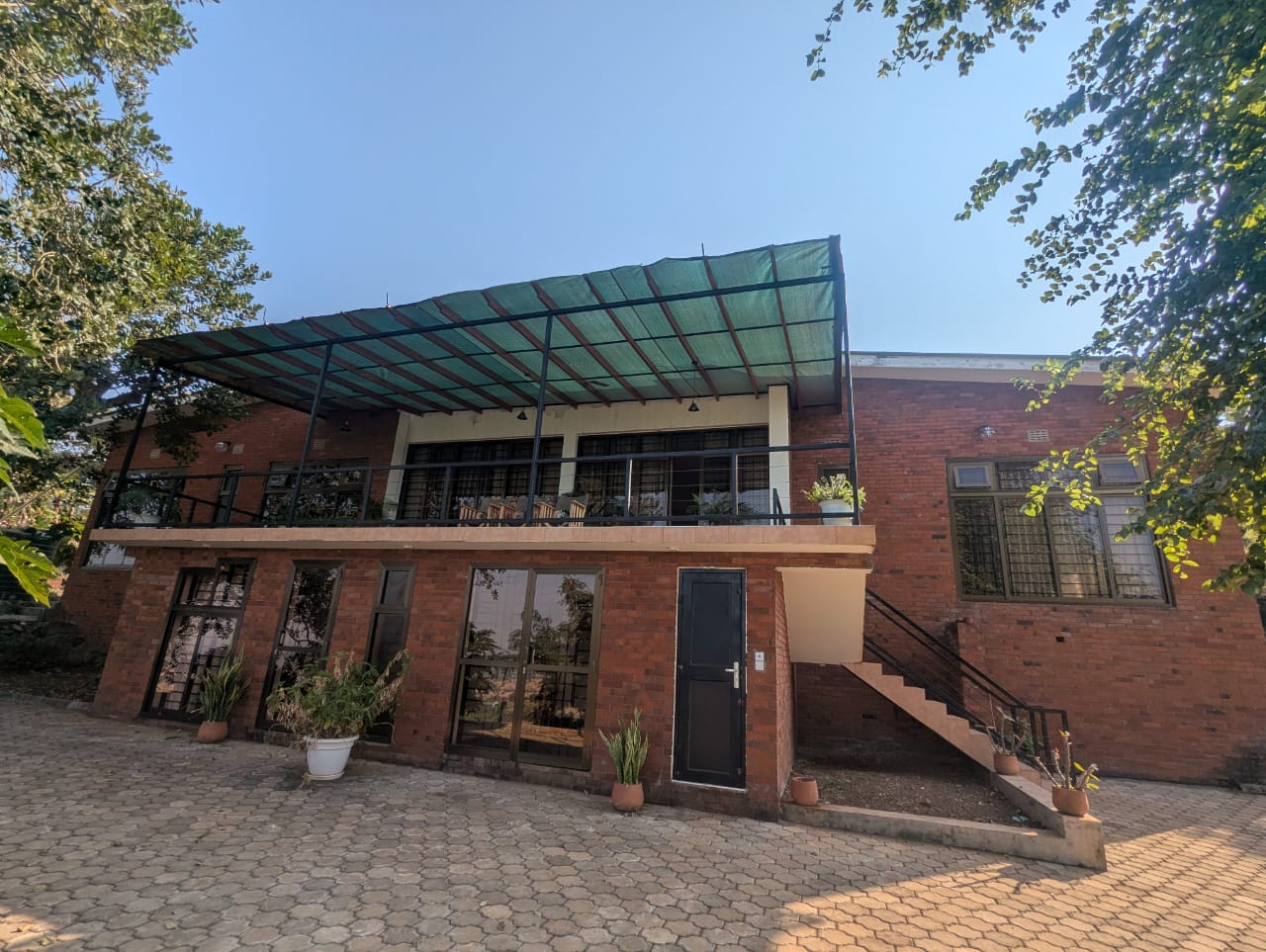 Modern 5 Bedroom House